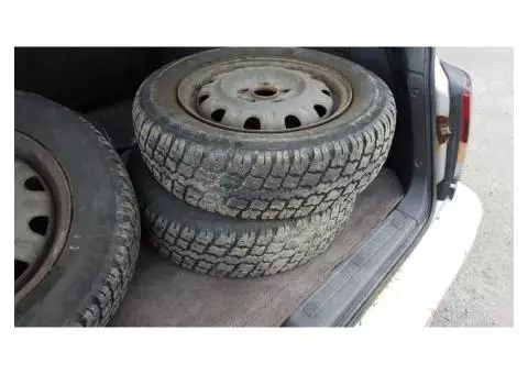 4 studded tires 175 70 R14