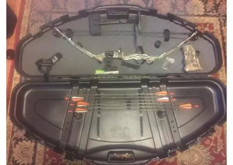 Youth compound Bow left handed complete set like new